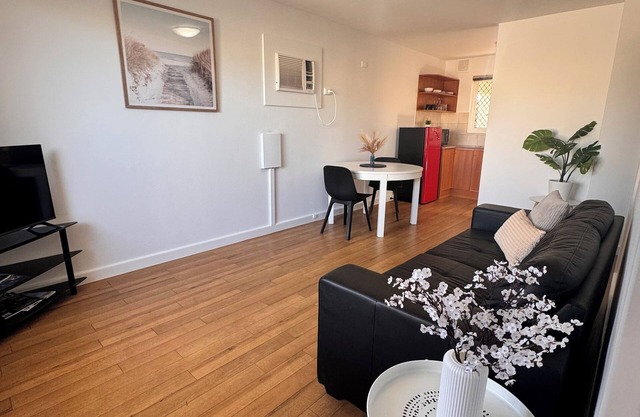 Spacious & Cosy Self-Contained Apartment