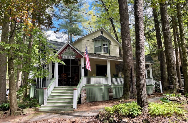 Spacious Cottage with Charming Porches in Mt. Gretna - Hershey/Manheim, PA