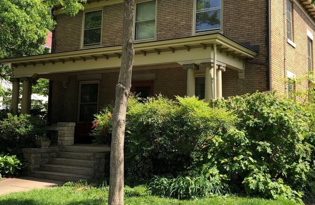 Spacious, downtown retreat overlooking historic Bell Place park