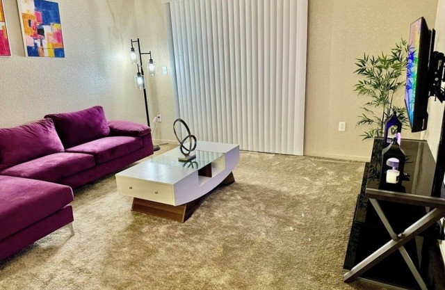 Spacious & Elegant 3BR - Pet-Friendly - Elk Grove