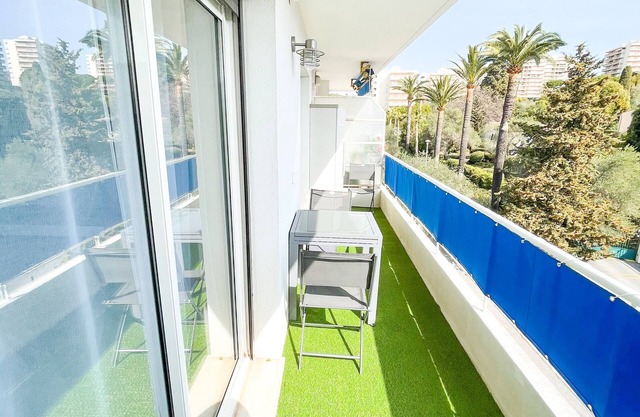 Spacious F3 in the center of Juan les Pins very close to the beach