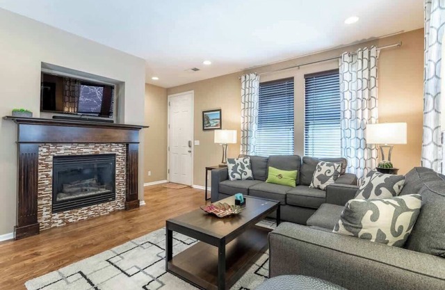 Spacious Family Friendly Townhome in Central Park