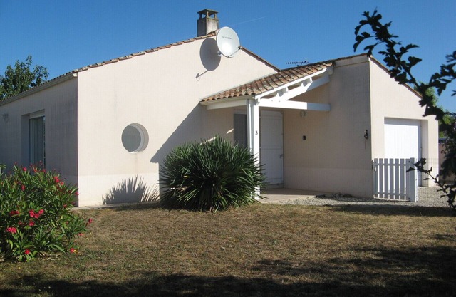 Spacious villa, situated in quiet cul de sac enclosed by private gardens.