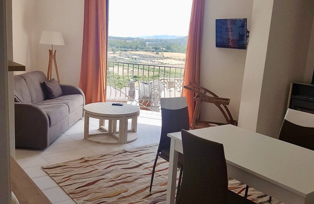 Spacious fully refurbished character flat in the heart of historical centre