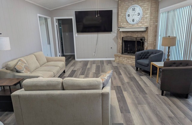 Spacious, Fully Remodeled Retreat in Family Friendly Friendswood