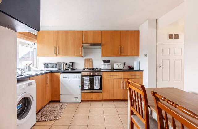 Spacious Home by Lee Valley Rafting Waltham Cross