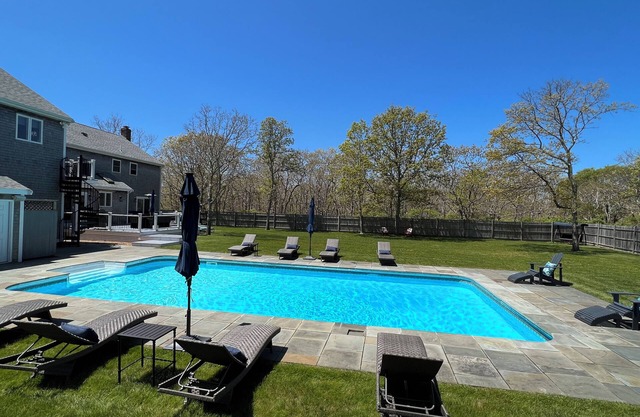 Spacious home for entertaining, centrally located to beach, ferry, and airport.