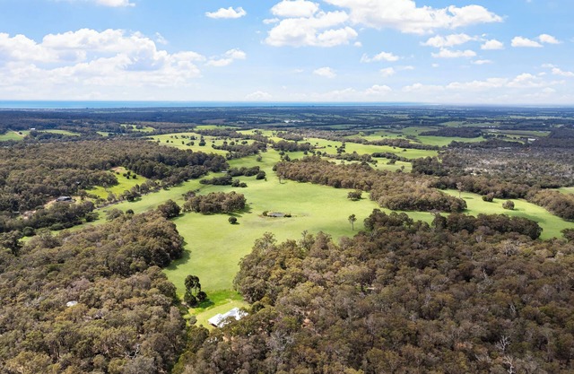 Spacious home high on Yallingup escarpment, panoramic views, wineries surround