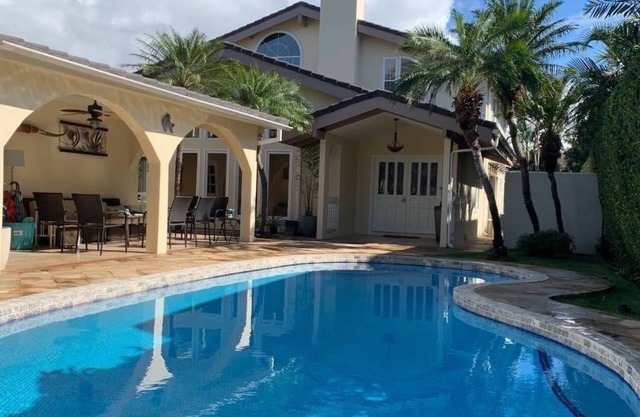 Spacious Home In Kahala That's Centrally Located w/AC, Pool, Lanai 3B Room/3Bath