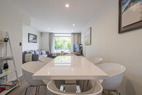 Spacious Home Near CBD SPA Pool Parking 3BR