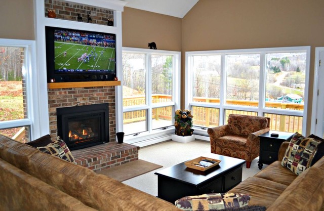 Spacious Home on Black Mtn, amazing Mtn Views and next to Whitney's Inn