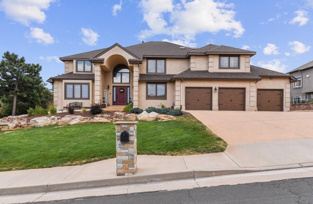 Spacious Home | 3 King Beds | A/C | Views | Gym |
