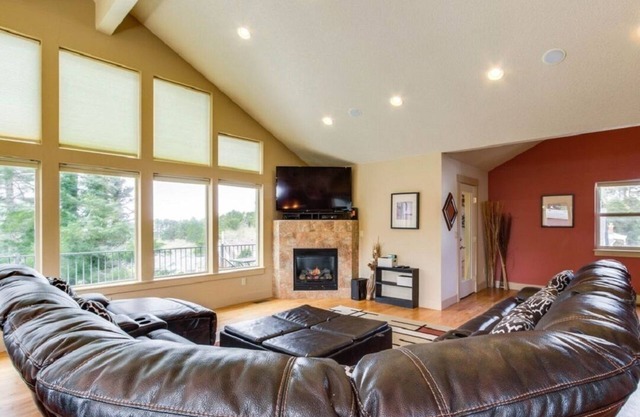 Spacious home with multiple decks and hot tub - close to town and beach!