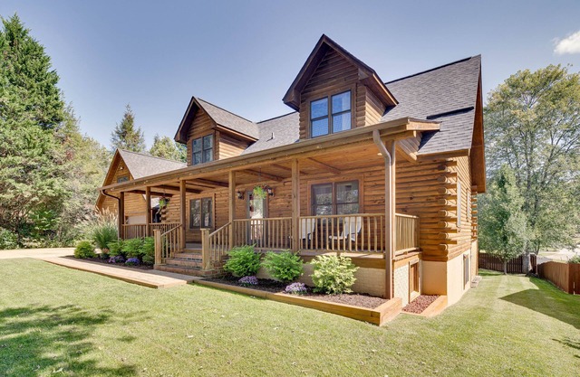Spacious Horse Shoe Vacation Rental w/Game Room!
