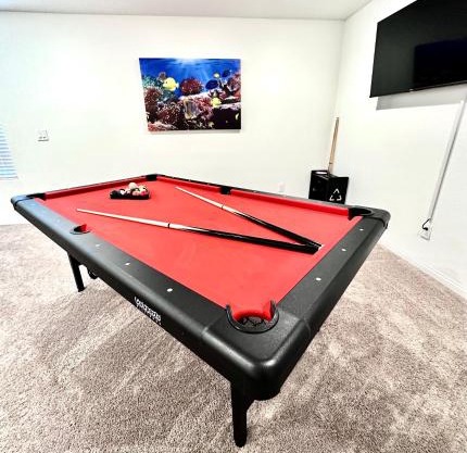 Spacious House, 5 bedrooms, Sleeps 12, Near Las Vegas Strip and Airport