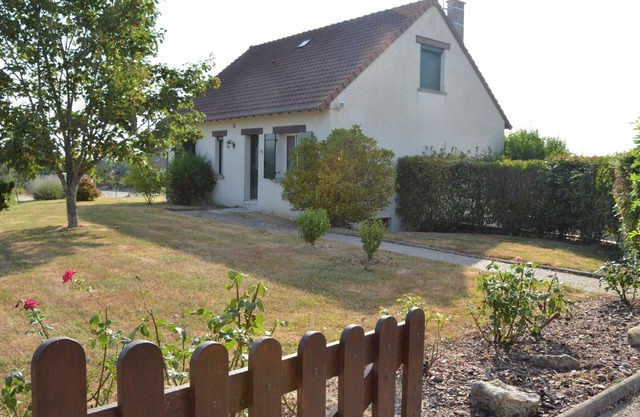 Spacious house with garden, terrace, and leisure facilities in Pouillé