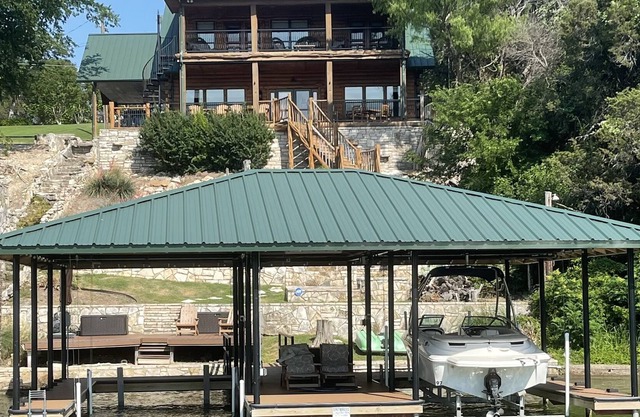 Spacious lake front cabin with boat dock and panoramic lake view!