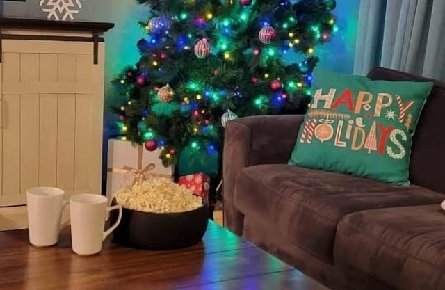 Spacious Lakefront|Holiday Decor|Firepit