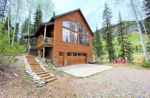Spacious Lodge with Pond just 1 Mile to Purgatory Ski Resort