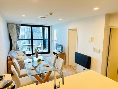 Spacious Magnificent Sea Views Front of Sky Tower