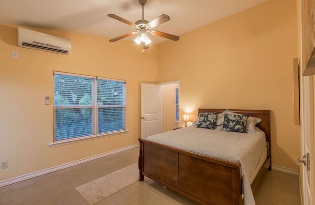 Spacious Modern Apartment close to River Walk