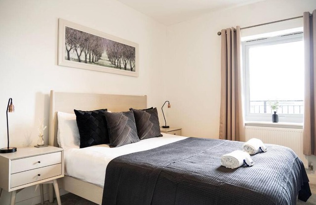 Spacious & Modern Apartment In Reading