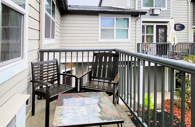 Spacious Modern Condo By Columbia Waterfront