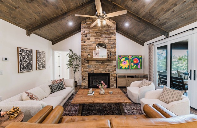 Spacious & Modern Rumbling Bald Retreat! Hot Tub, Fire Pit, Game Room