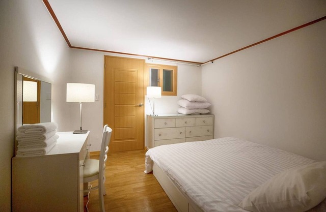 ★SPACIOUS★MYEONGDONG★ 2BDR2BATH- 2MIN WALK★