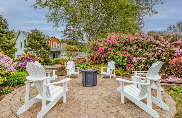 Spacious Neskowin Retreat Two Blocks from Beach Offers Privacy, Fun!