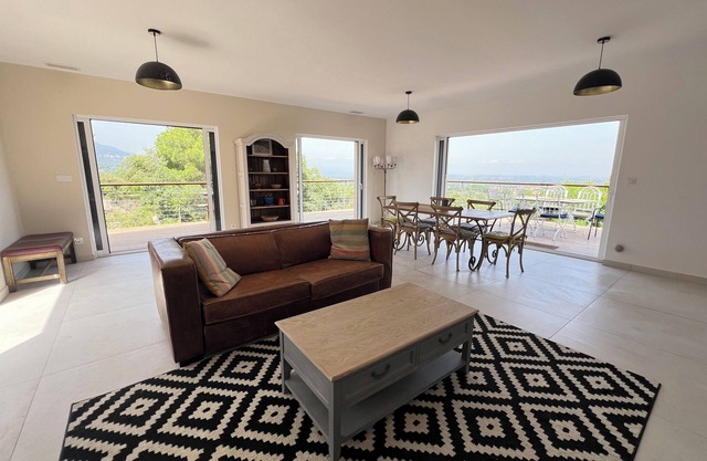 Spacious new villa with exceptional views