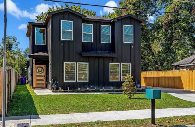 Spacious New Waco Retreat Near Baylor & Silos