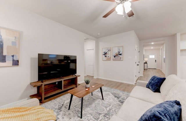 Spacious Oasis in West Temple