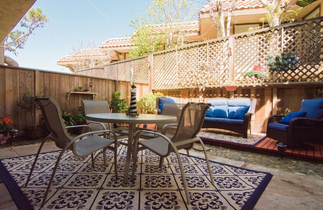 Spacious oceanside condo w/beach access & EV charge