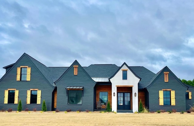 Spacious Oxford Home only 8.6 Miles from Oxford Univ.