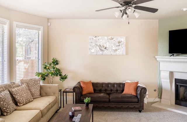 Spacious & peaceful 4-bedroom house in Georgetown with game room
