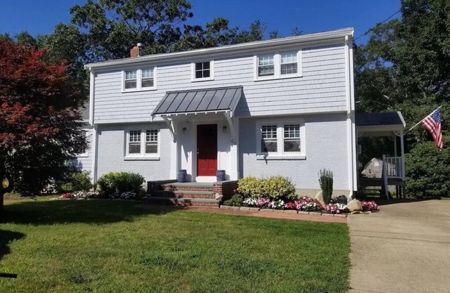 Spacious, pet friendly home in Manomet. Weekly in summer & monthly in winter.