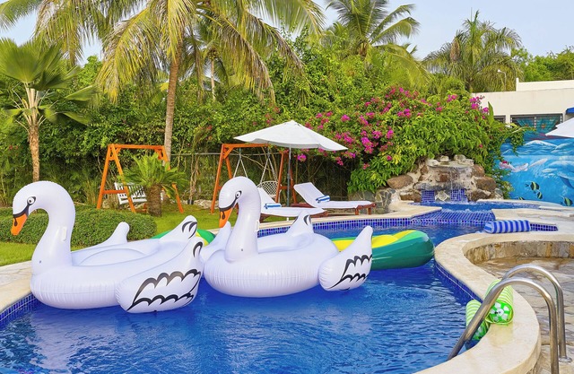 Spacious Pool & Jacuzzi Villa in Boca Chica Beach