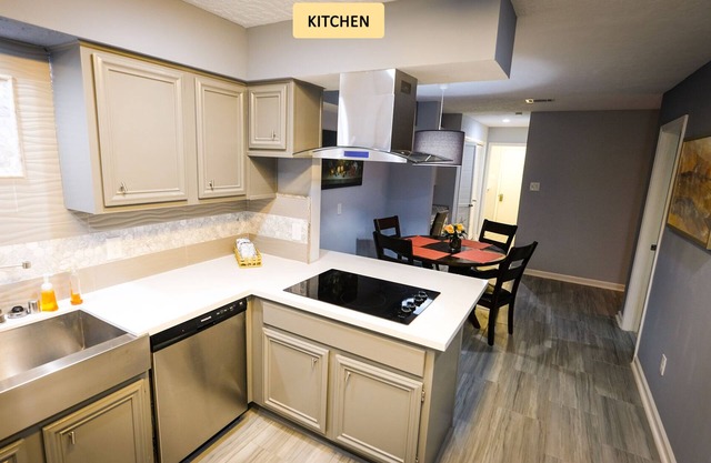 Spacious Richmond Sleeps 10 - Patio on Golf Course