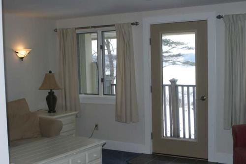 Spacious riverfront with balcony Sheepscot Harbour Vacation Cub Studio #211