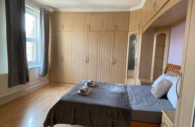 Spacious Room In North London