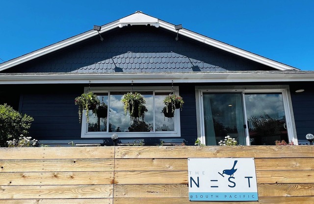 Spacious, short walk to the beach, downtown & eateries. Pets welcome. Sleeps 14!