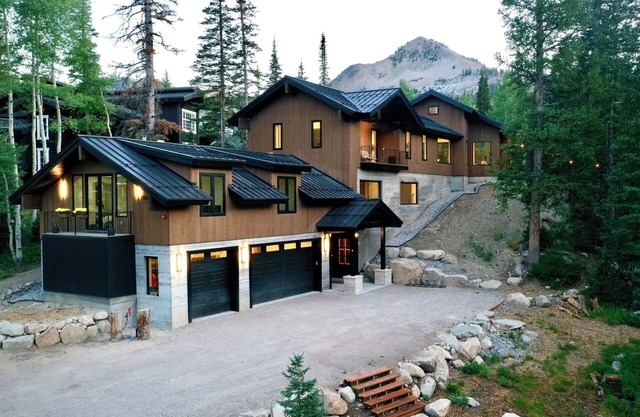 Spacious ski cabin offers serenity & proximity to Utah's favorite ski town!