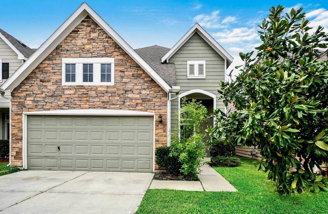 Spacious Stay at a Houston Getaway w/Fireplace!