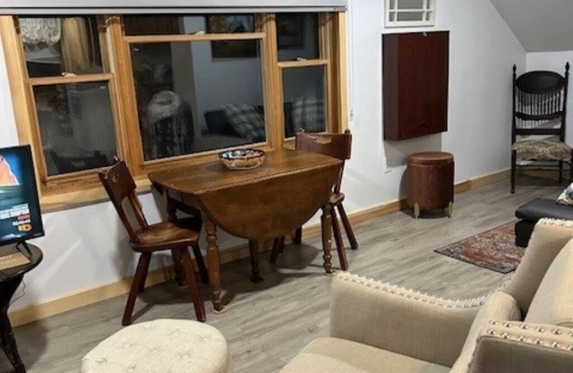 Spacious Studio With Gorgeous Lake Views