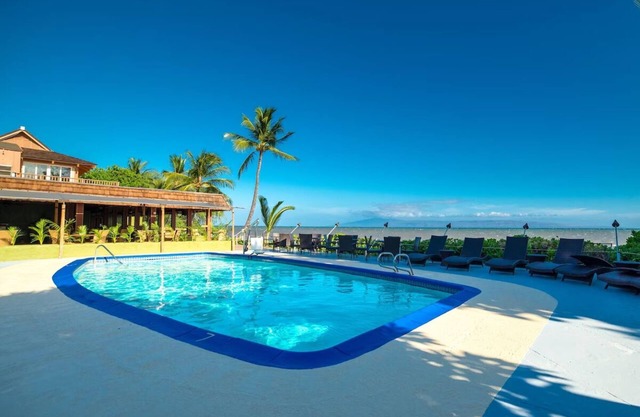 Spacious Suite at Hotel Molokai! Ocean Front Suite with Balcony, Outdoor Pool!