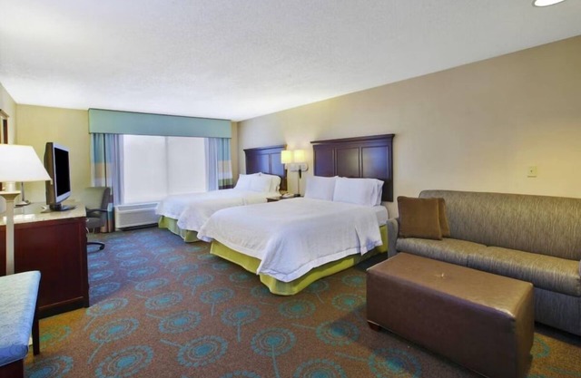Spacious Suite w/Free Breakfast & Access to Swimming Pool – Great for Families