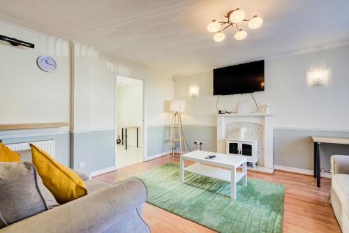 Spacious Tilbury Home - Perfect for Contractors, Families, Groups