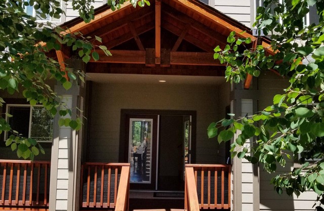 Spacious Townhome in the Running Y Resort!