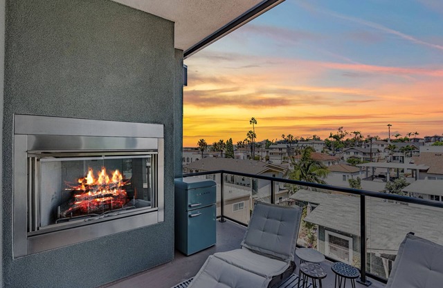 Spacious Townhome with Great Views on the Cusp of Bankers Hill & Little Italy